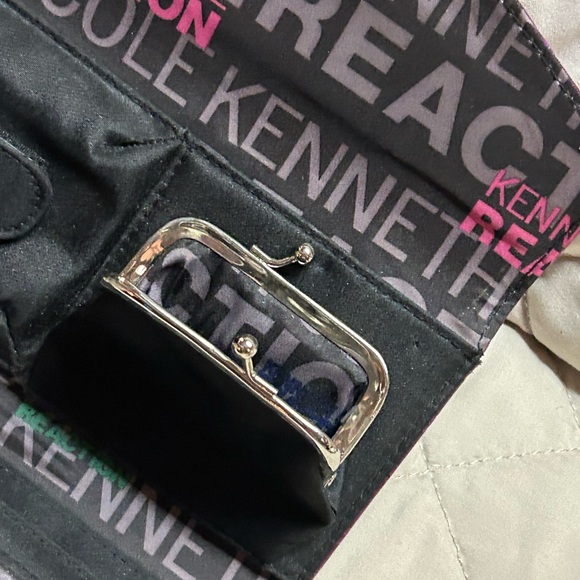 Reaction Kenneth Cole Purple Wallet -billfold - Credit Card - Coin Purse - Cell - Picture 7 of 11